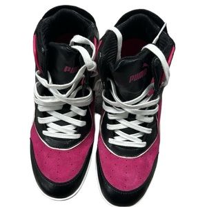 Women’s puma sneakers(like new)